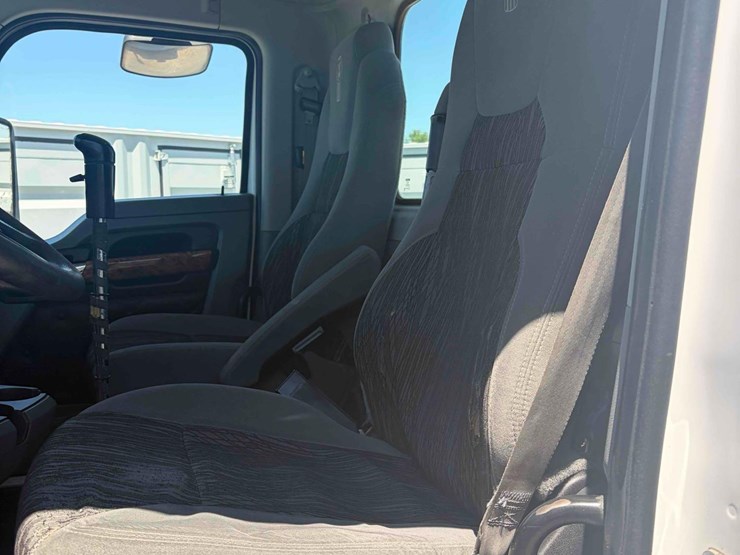 2020-kenworth-t680-image-15