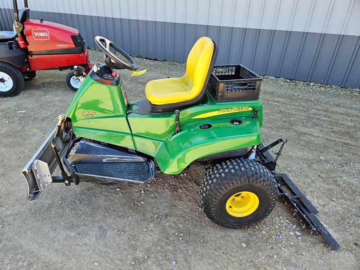 2011-john-deere-1200-image-2