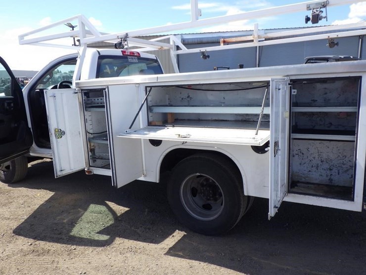 2016-chevrolet-3500-image-8
