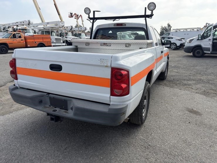 2007-dodge-dakota-image-3