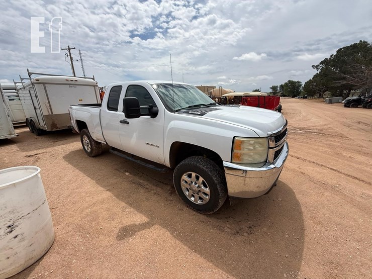 2011-chevrolet-2500hd-image-1