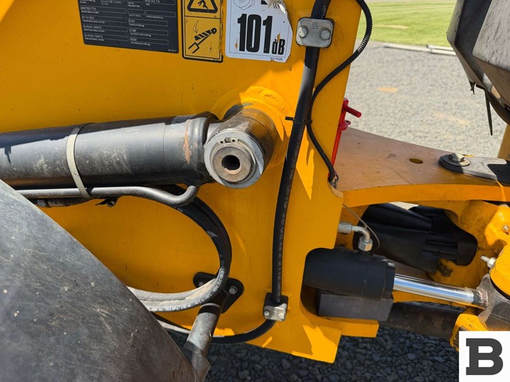 2018-jcb-409-image-17