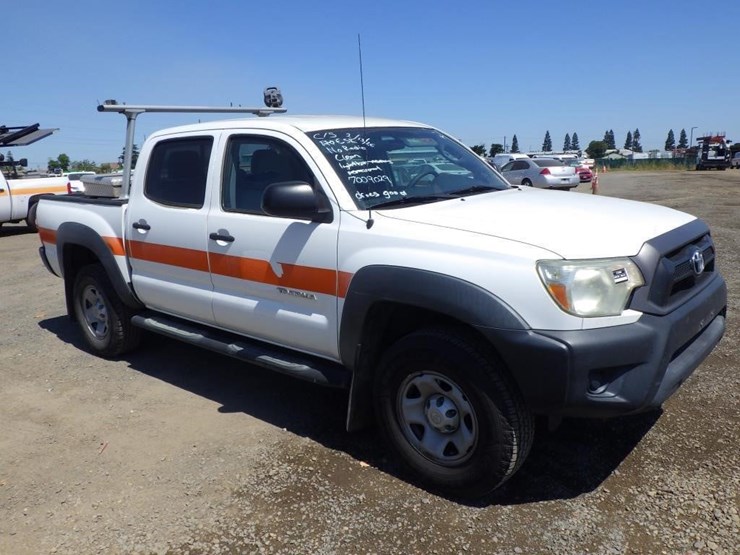 2013-toyota-tacoma-image-2