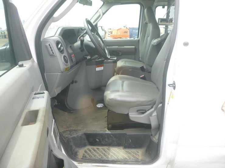 2011-ford-e350-image-18
