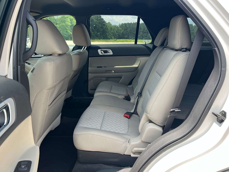 2012-ford-explorer-image-15
