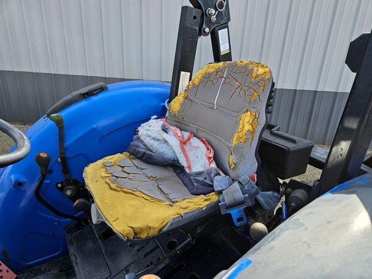 new-holland-tn65-image-22