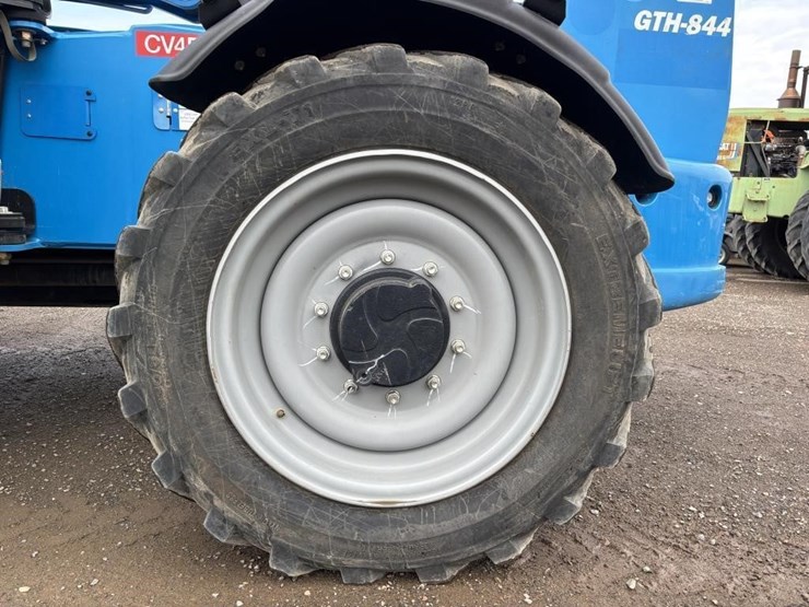 2019-genie-gth844-image-19