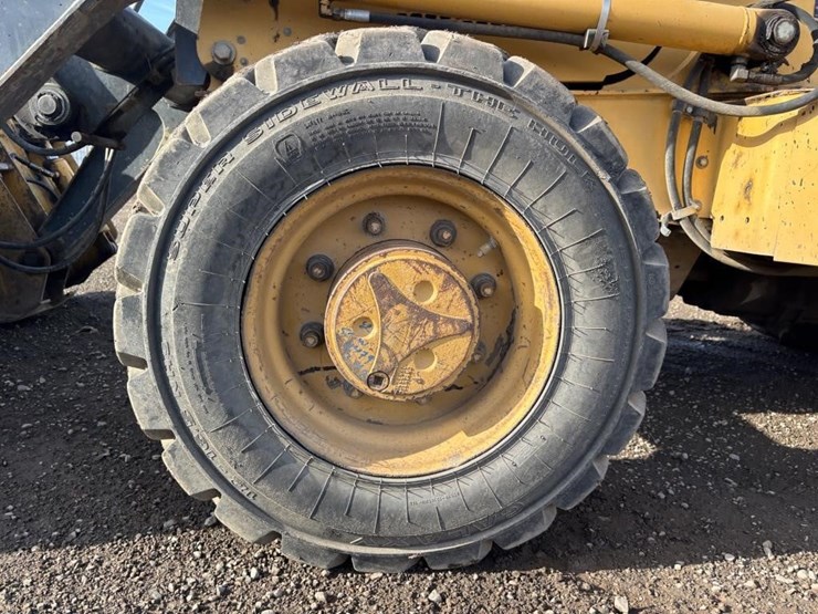 2010-deere-210lj-image-25