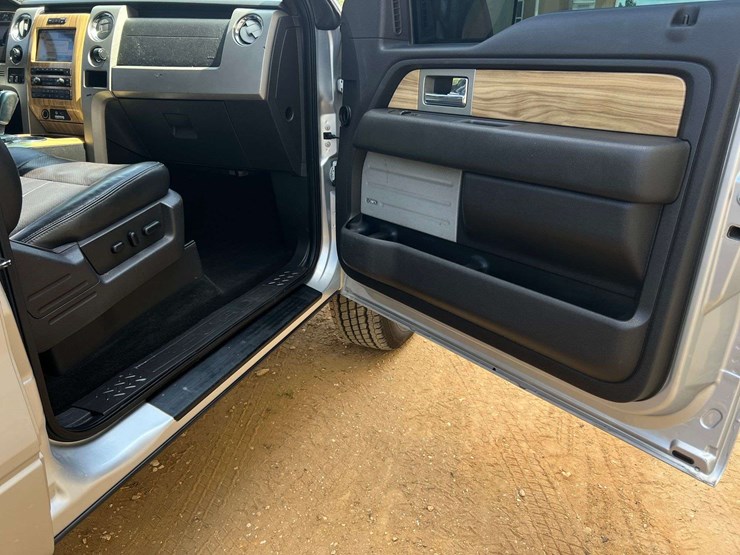 2011-ford-f150-lariat-image-26
