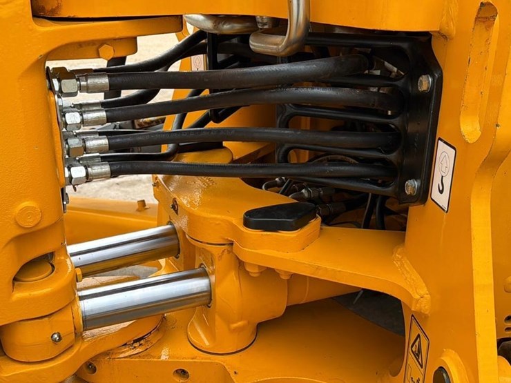2024-jcb-3cx-image-20