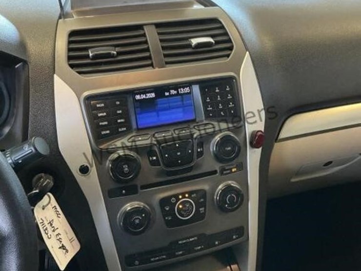 2013-ford-explorer-image-18
