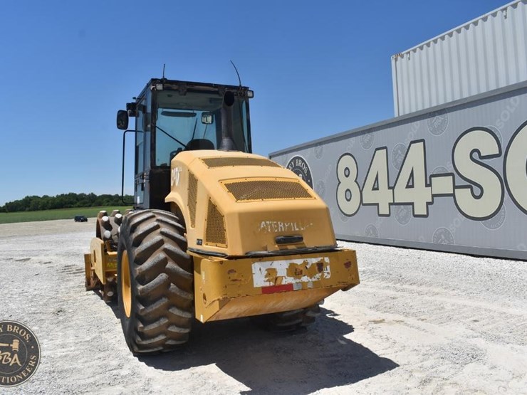 2012-caterpillar-cp56-image-16