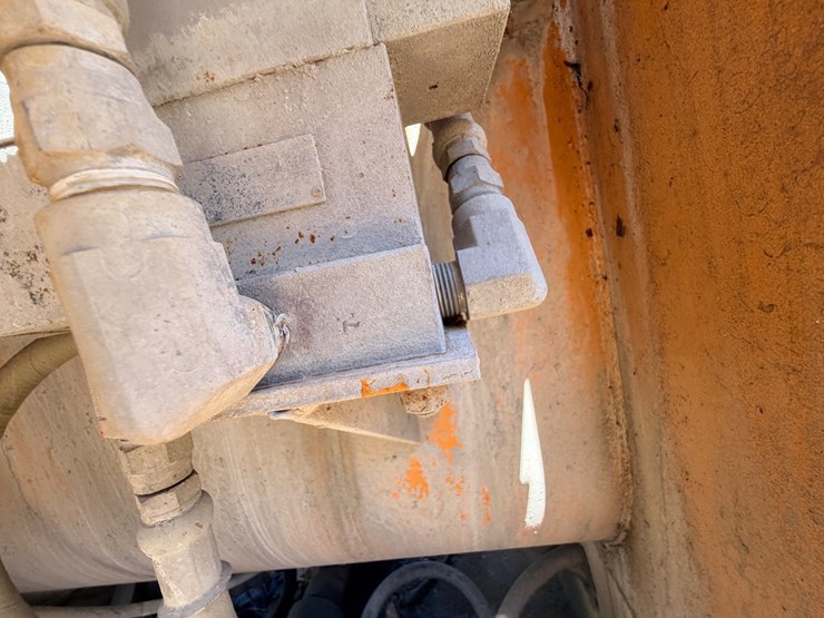 #24058-•-2009-voeller-mud-jack-h-200-image-44