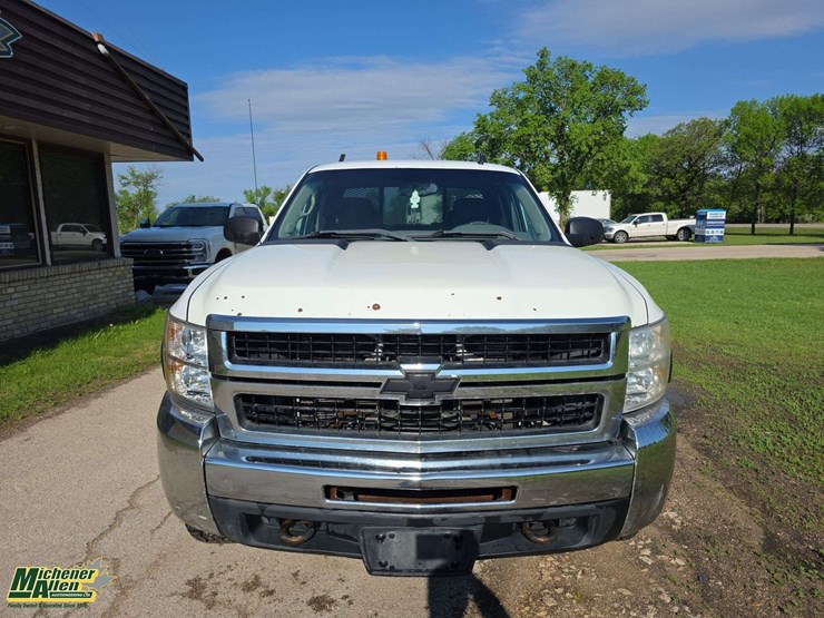 2011-chevrolet-silverado-3500hd-image-9
