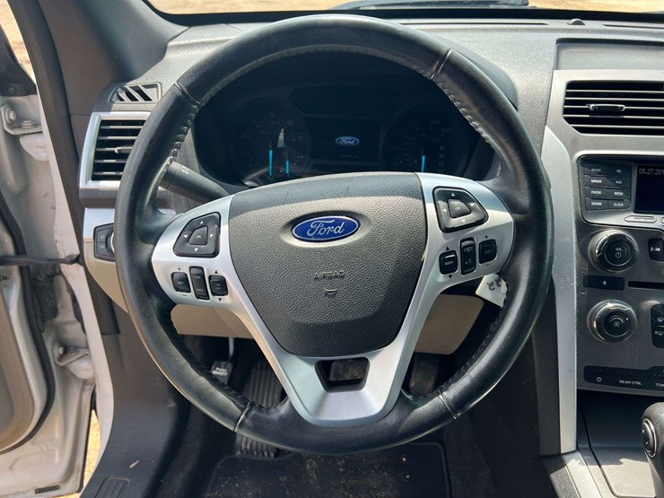 2012-ford-explorer-image-12