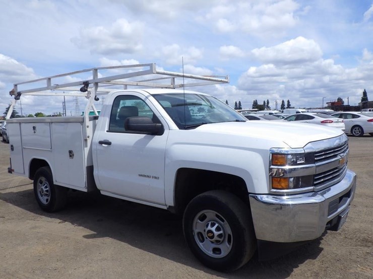 2016-chevrolet-2500-image-2