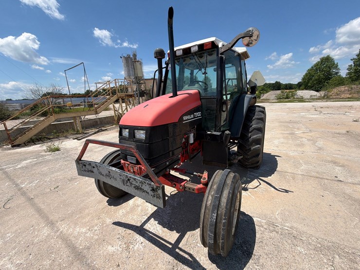2000-new-holland-ts100-image-1