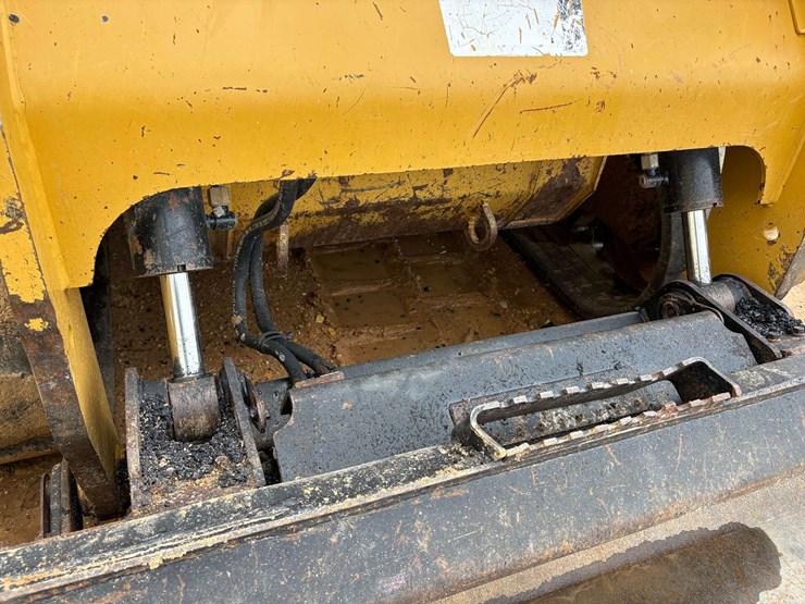 2014-caterpillar-299d-image-18