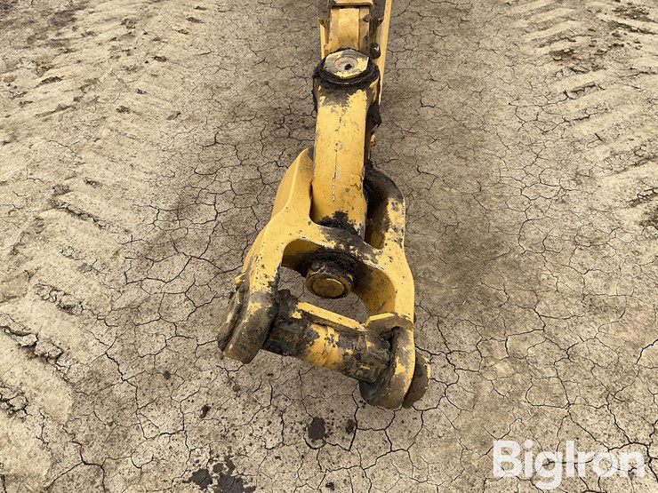 2020-deere-2412e-image-12