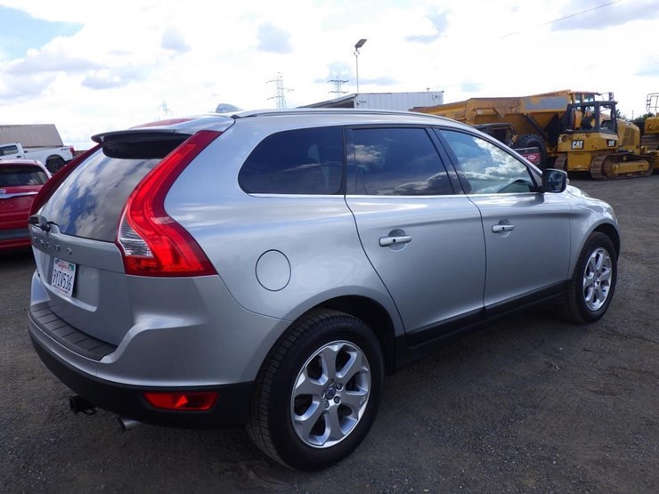 2013-volvo-xc60-image-3