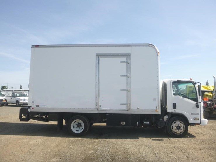 2013-isuzu-npr-image-8
