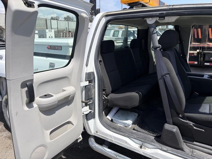 2012-gmc-3500hd-image-10
