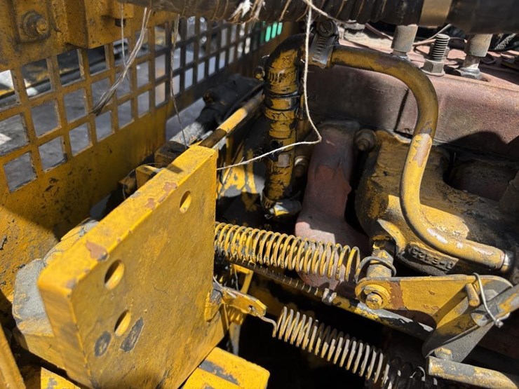 caterpillar-t40b-image-35