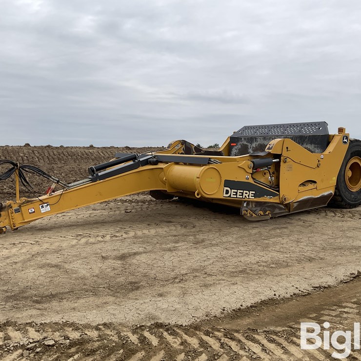 2020 DEERE 2412E