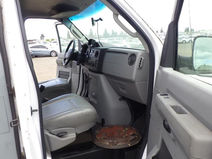 2012-ford-cargo-image-6