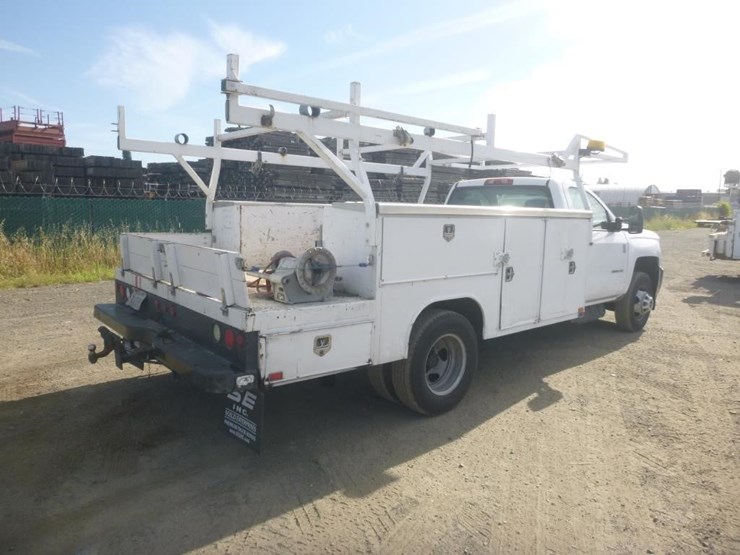2018-chevrolet-3500-image-3