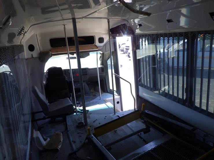 2009-chevrolet-express-3500-image-7