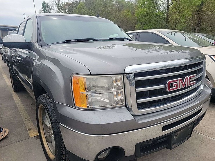 2013-gmc-sierra-1500-sle-image-1