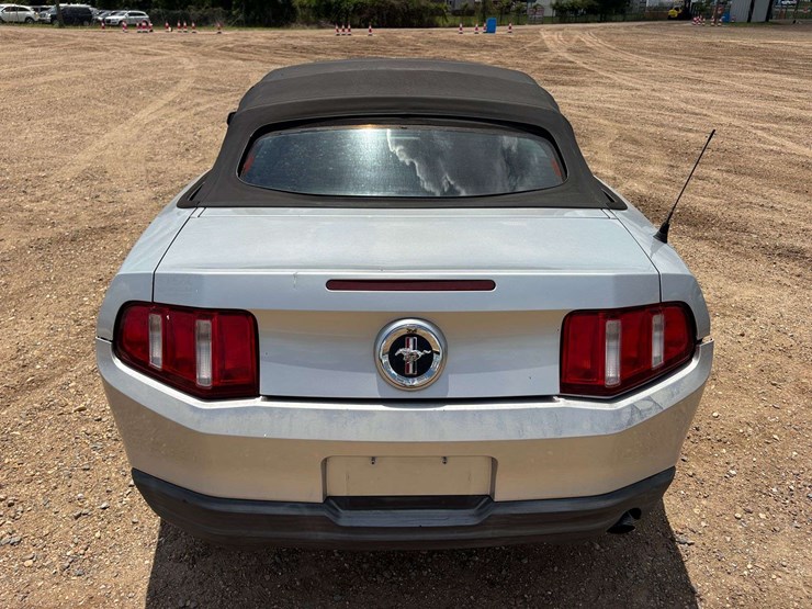 2010-ford-mustang-2-door-convertible-(117,578-miles)-image-7