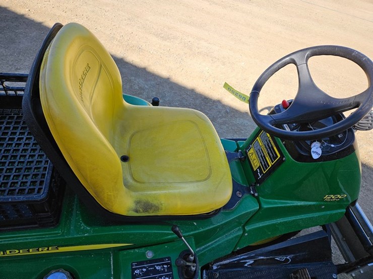 2011-john-deere-1200-image-18