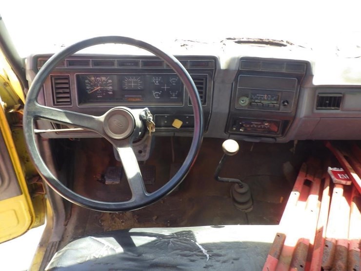 1984-ford-f650-image-7