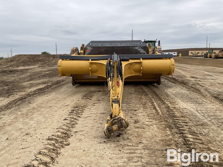 2020-deere-2412e-image-2