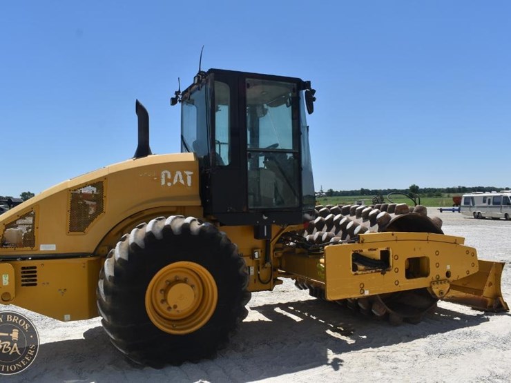 2012-caterpillar-cp56-image-19