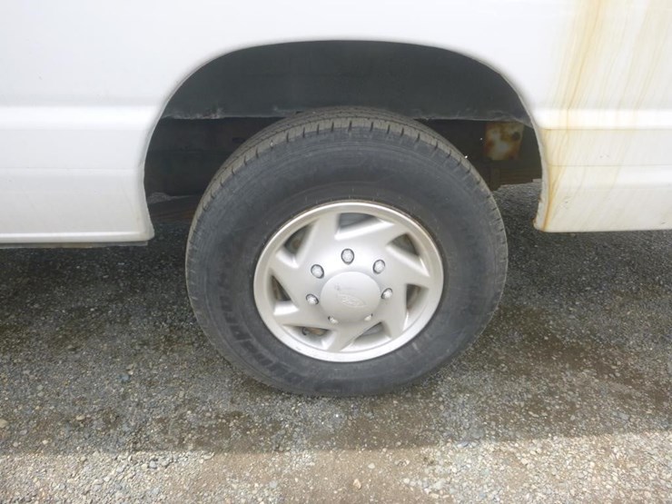 2011-ford-e350-image-25