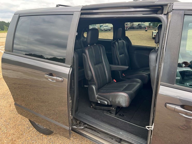2018-dodge-grand-caravan-gt-image-19
