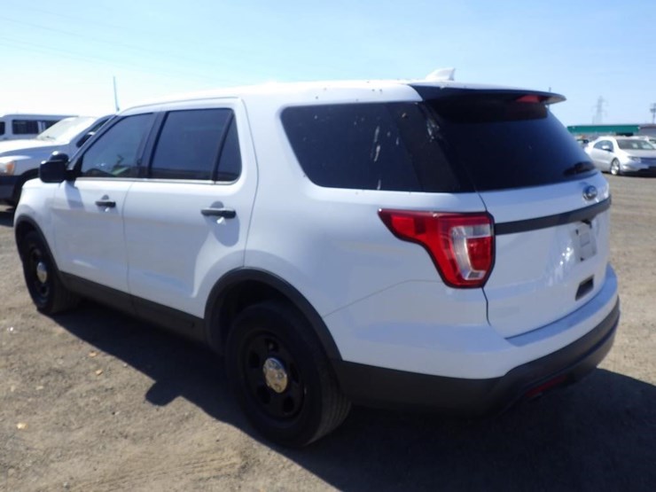 2016-ford-explorer-image-4
