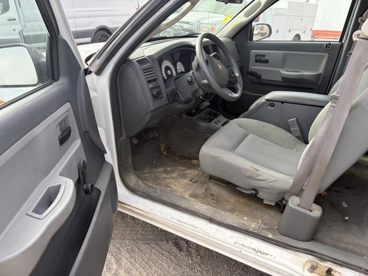 2007-dodge-dakota-image-13