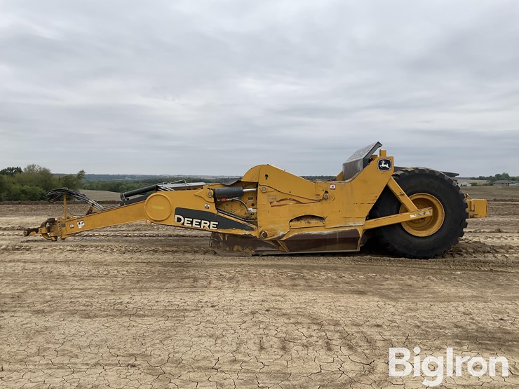2020-deere-2412e-image-8