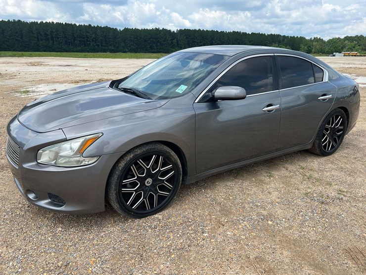 2014-nissan-maxima-4-door-sedan-(167,842-miles)-image-1
