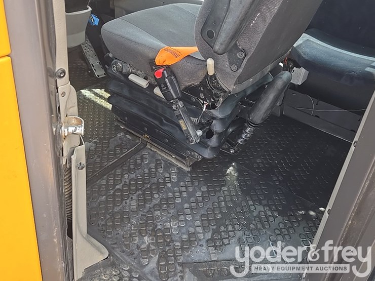 2022-volvo-a25g-image-45