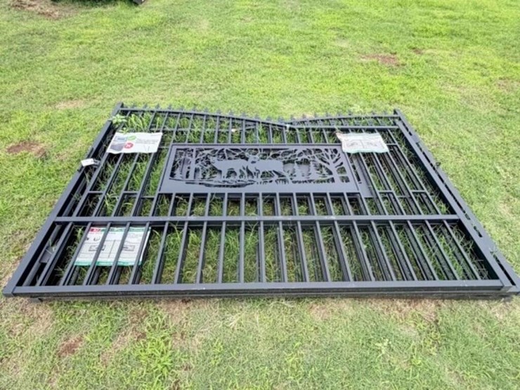 kj-model-k0720-ornate-metal-gates-image-1