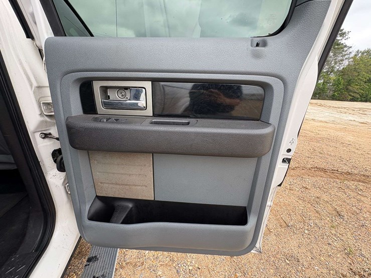 2012-ford-f150-platinum-image-18