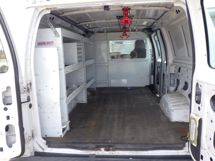 2011-ford-cargo-image-7