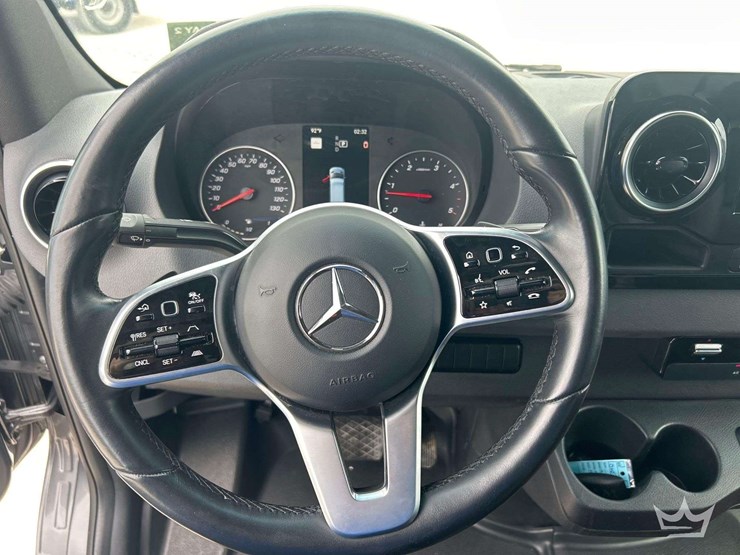 2021-mercedes-benz-sprinter-4500-image-19