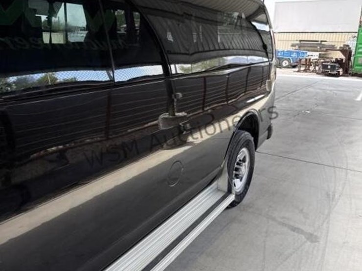 2016-chevrolet-express-3500-image-5