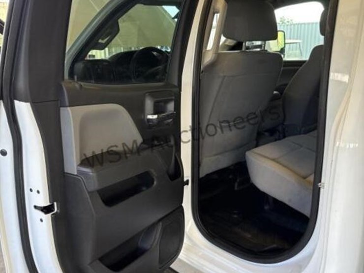 2018-chevrolet-silverado-3500hd-image-25